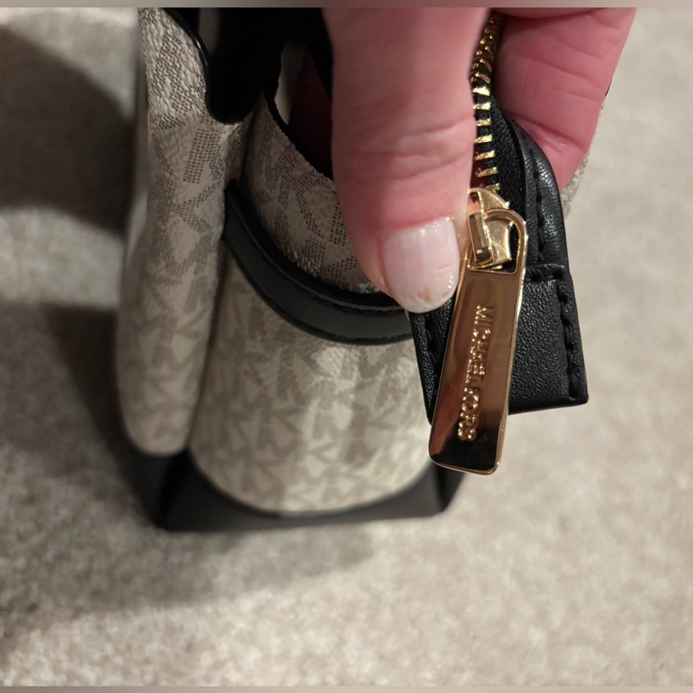 Michael Kors Small Reed Satchel - Picture 5 of 10